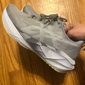 ASICS Novablast 5 size 8